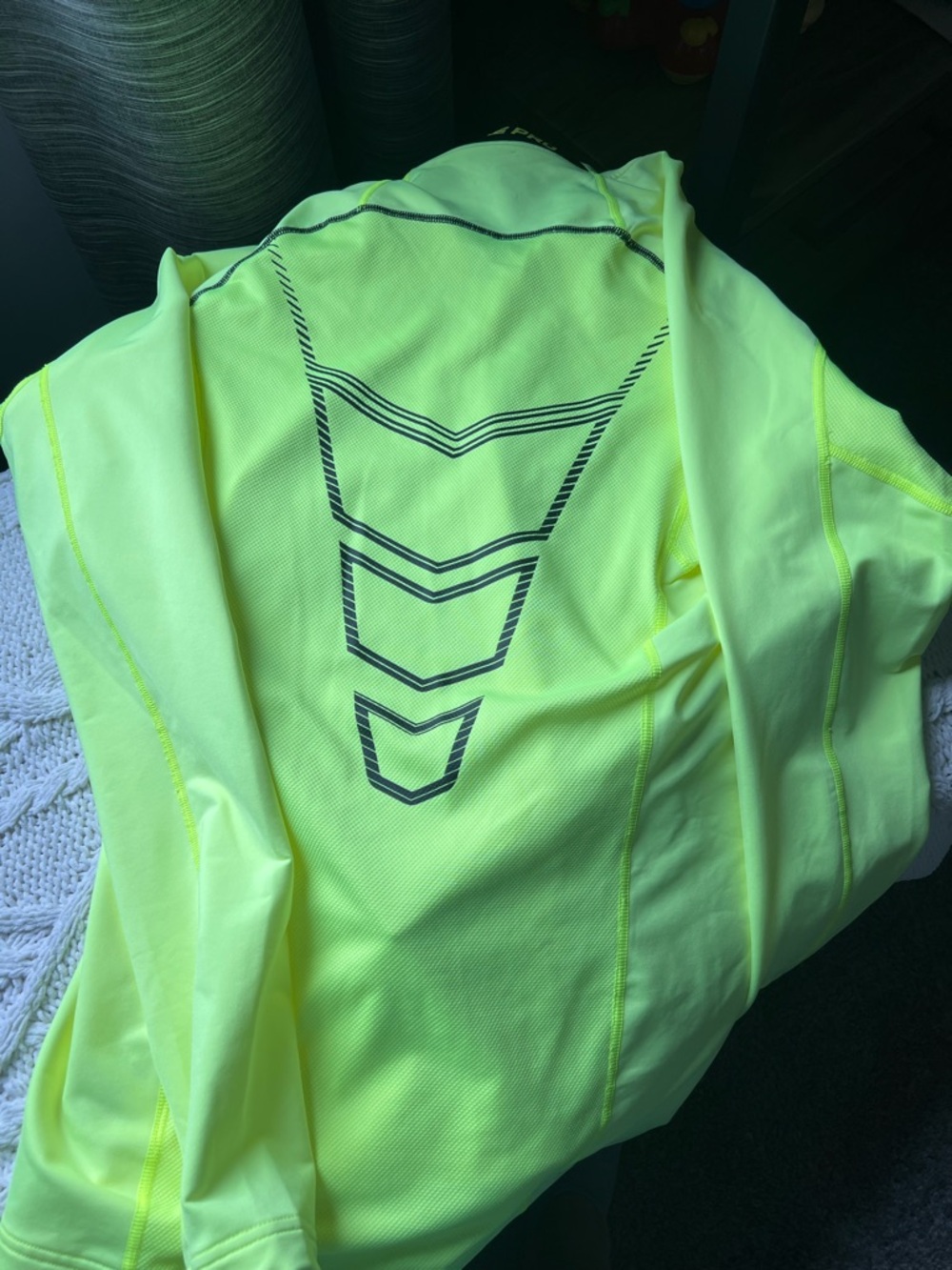 Nike Pro Neon Yellow Athletic Top with Contrast Stitching mens size L - Picture 7 of 9